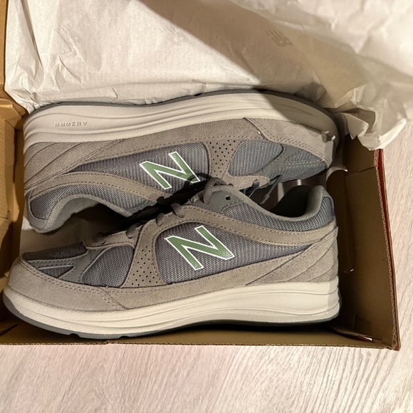 Nike walking shoes - Picture 1 of 2